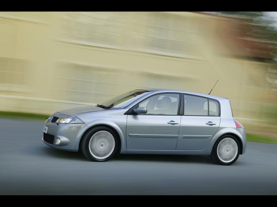  Renault Megane RS 2004 года  (фото 19 из 34)